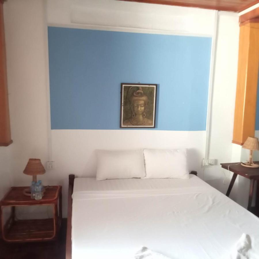 Nomad Guesthouse Кратие Екстериор снимка